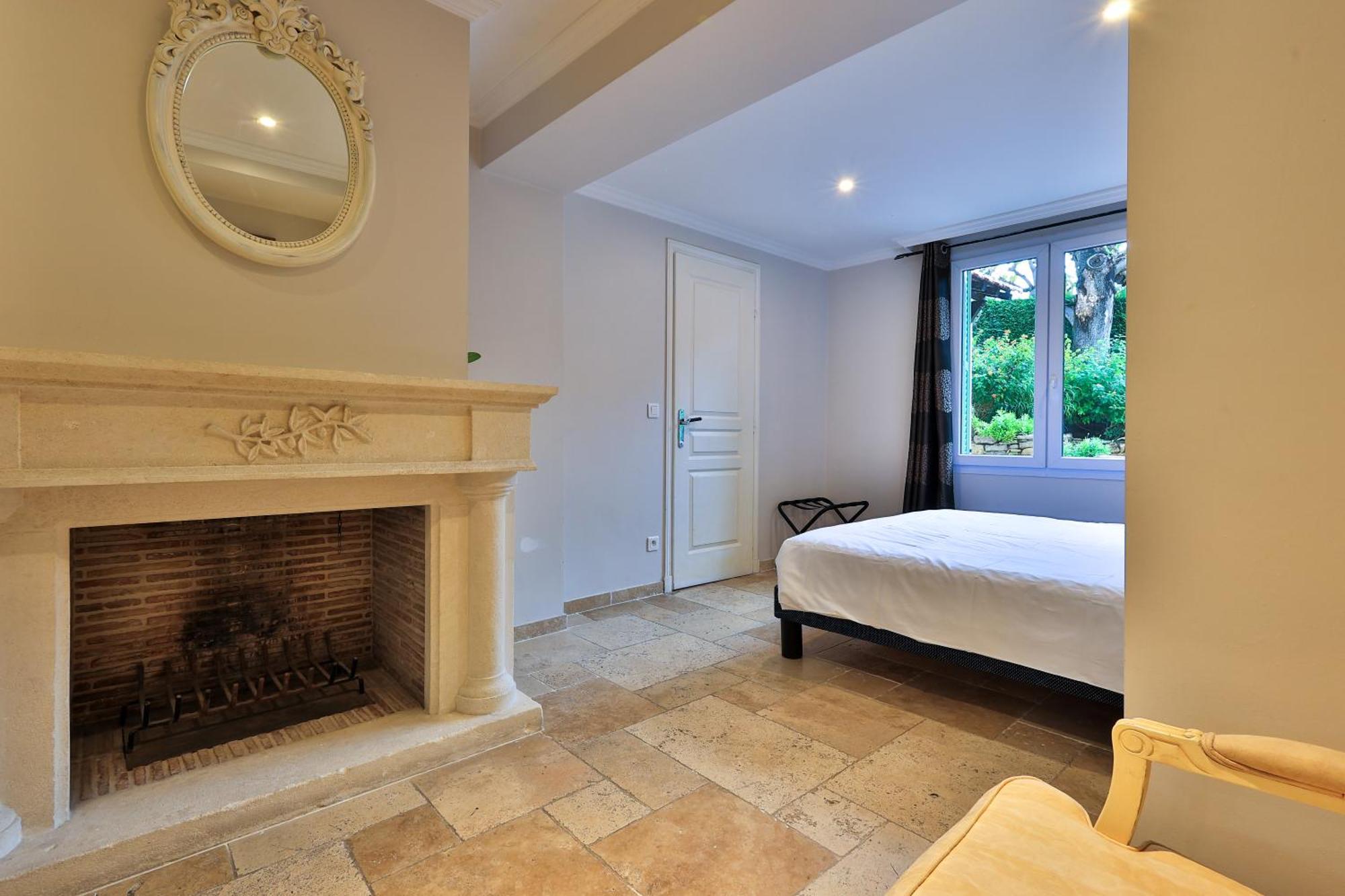 Emeraude Residence Hoteliere ฌวง-เลส์-แป็งส์ ภายนอก รูปภาพ