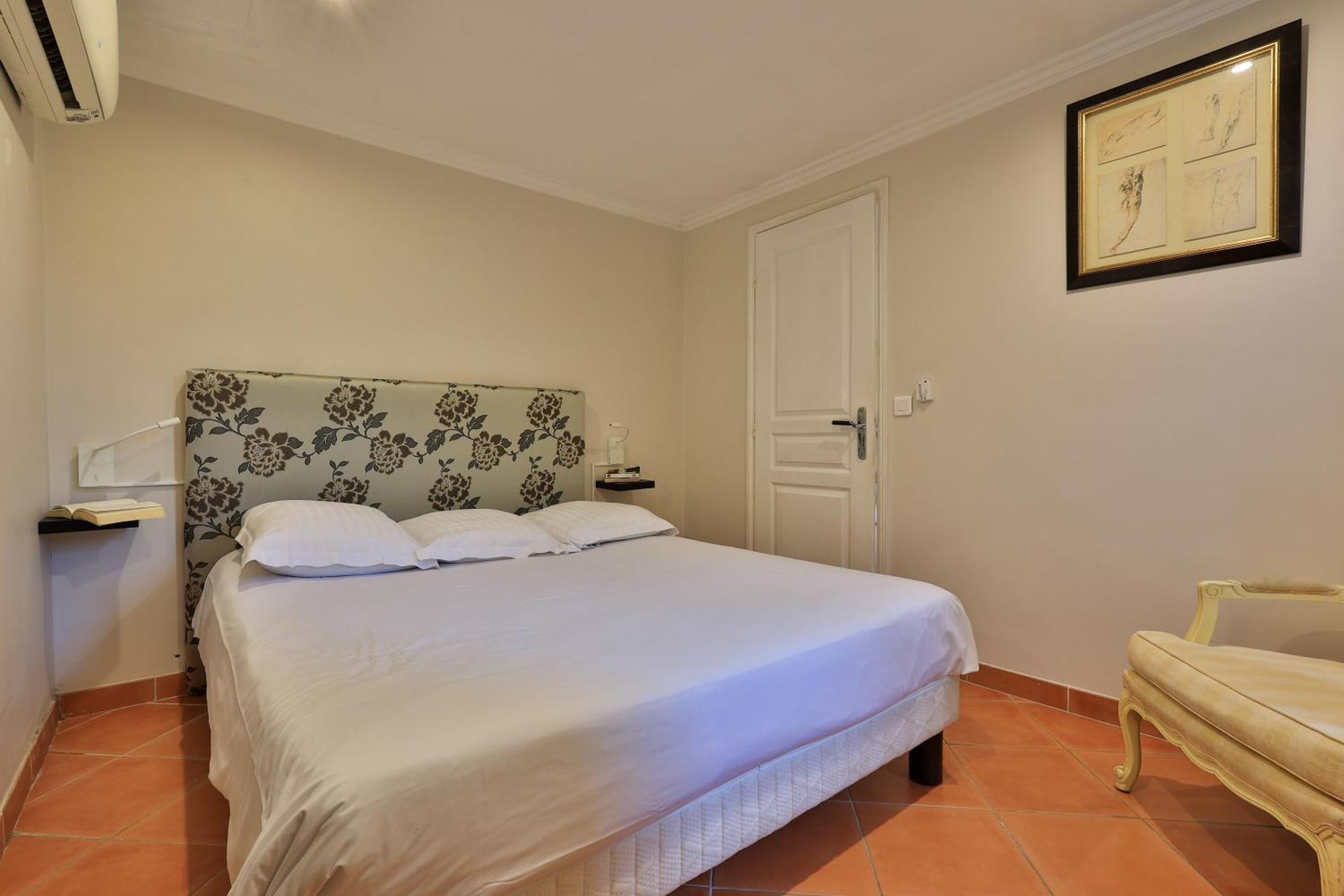 Emeraude Residence Hoteliere ฌวง-เลส์-แป็งส์ ภายนอก รูปภาพ