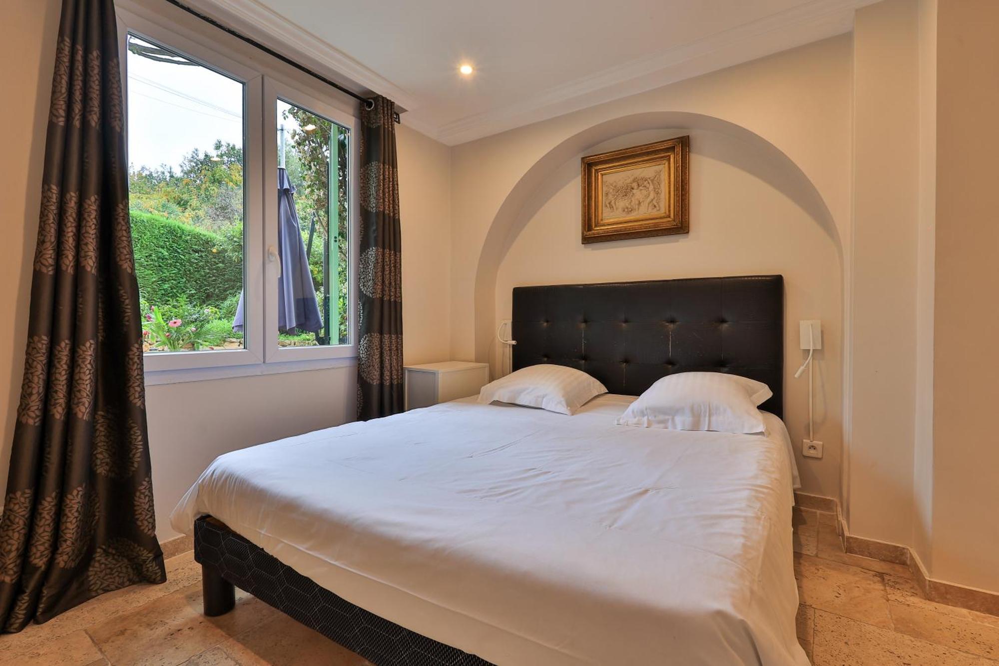 Emeraude Residence Hoteliere ฌวง-เลส์-แป็งส์ ภายนอก รูปภาพ