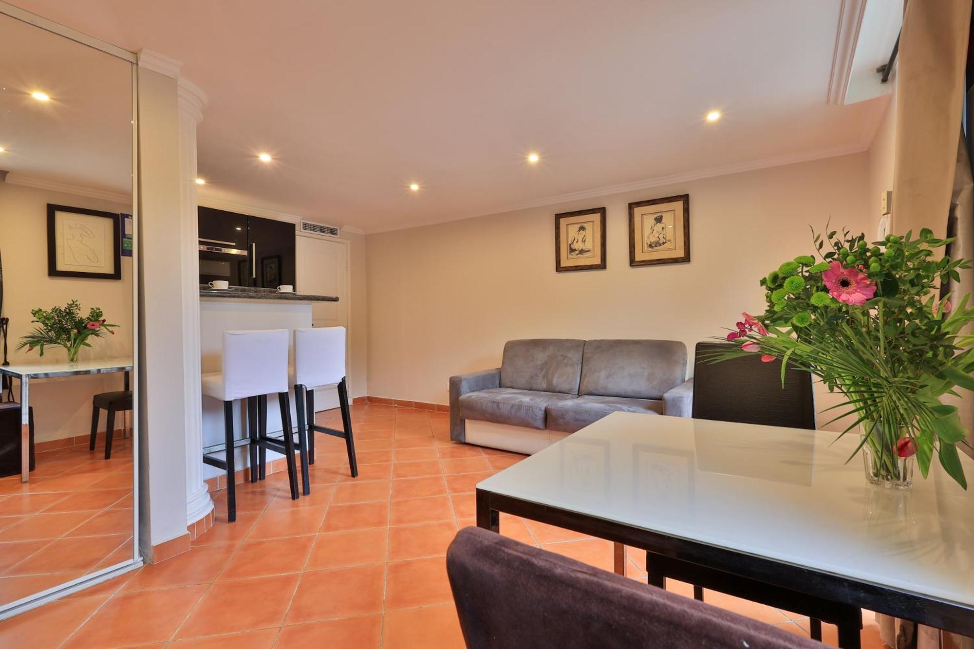 Emeraude Residence Hoteliere ฌวง-เลส์-แป็งส์ ภายนอก รูปภาพ