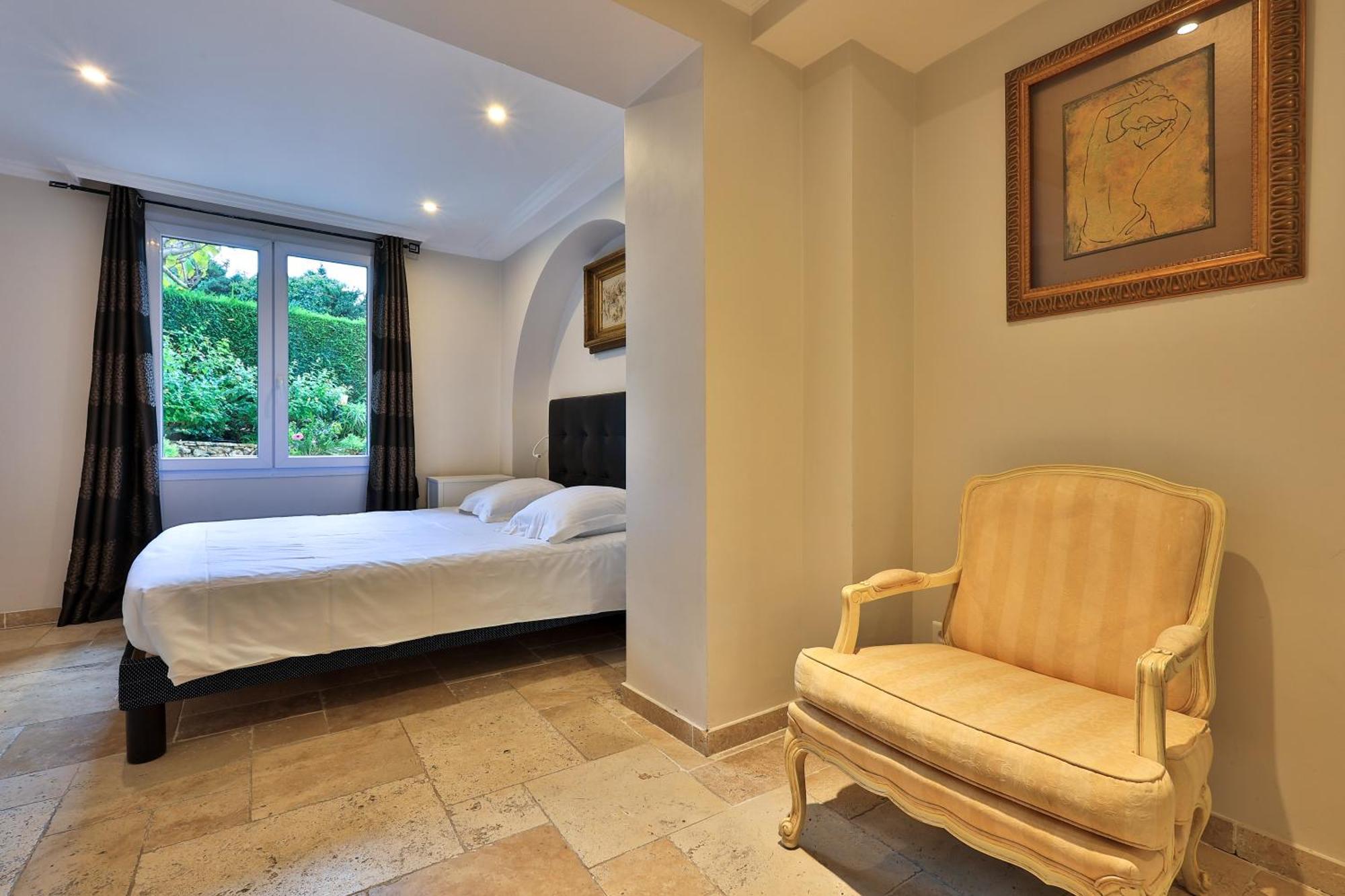 Emeraude Residence Hoteliere ฌวง-เลส์-แป็งส์ ภายนอก รูปภาพ