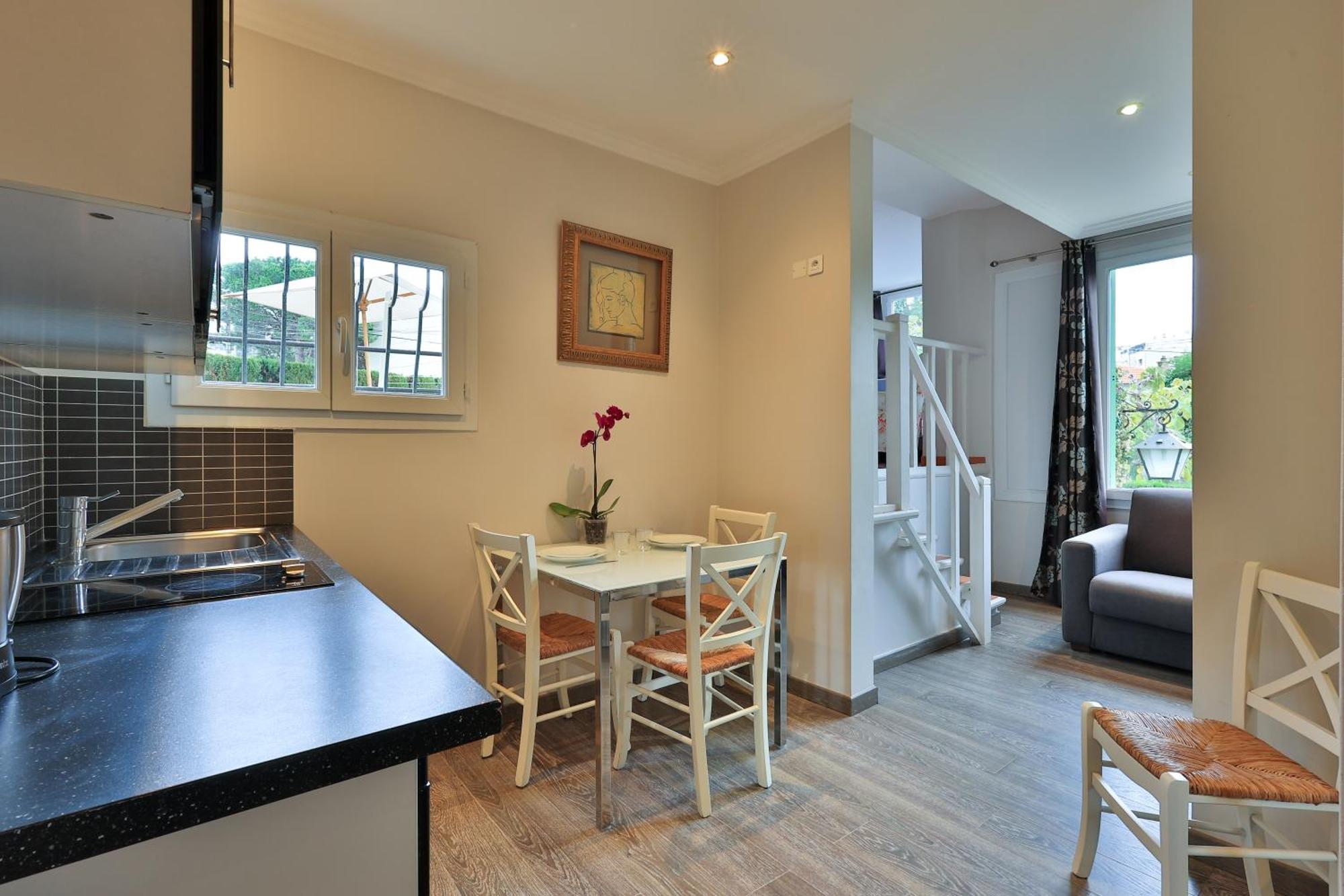 Emeraude Residence Hoteliere ฌวง-เลส์-แป็งส์ ภายนอก รูปภาพ