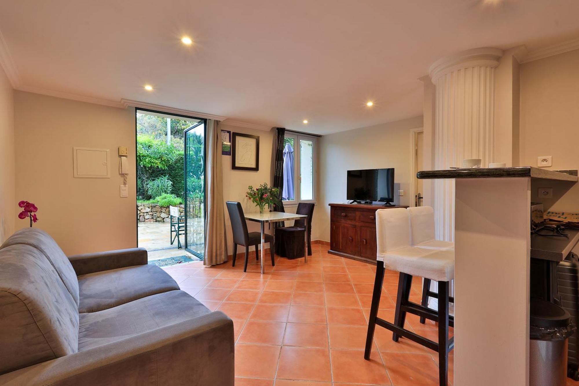 Emeraude Residence Hoteliere ฌวง-เลส์-แป็งส์ ภายนอก รูปภาพ