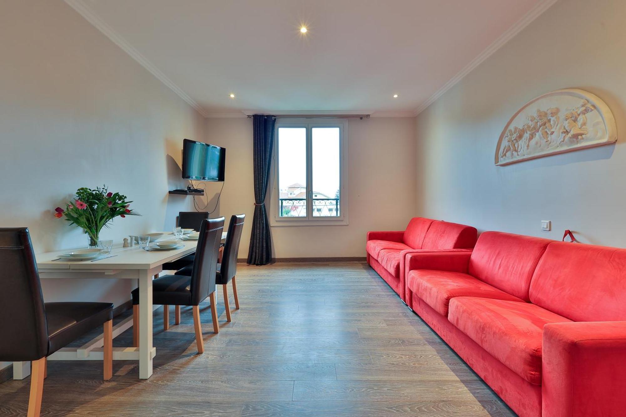Emeraude Residence Hoteliere ฌวง-เลส์-แป็งส์ ภายนอก รูปภาพ