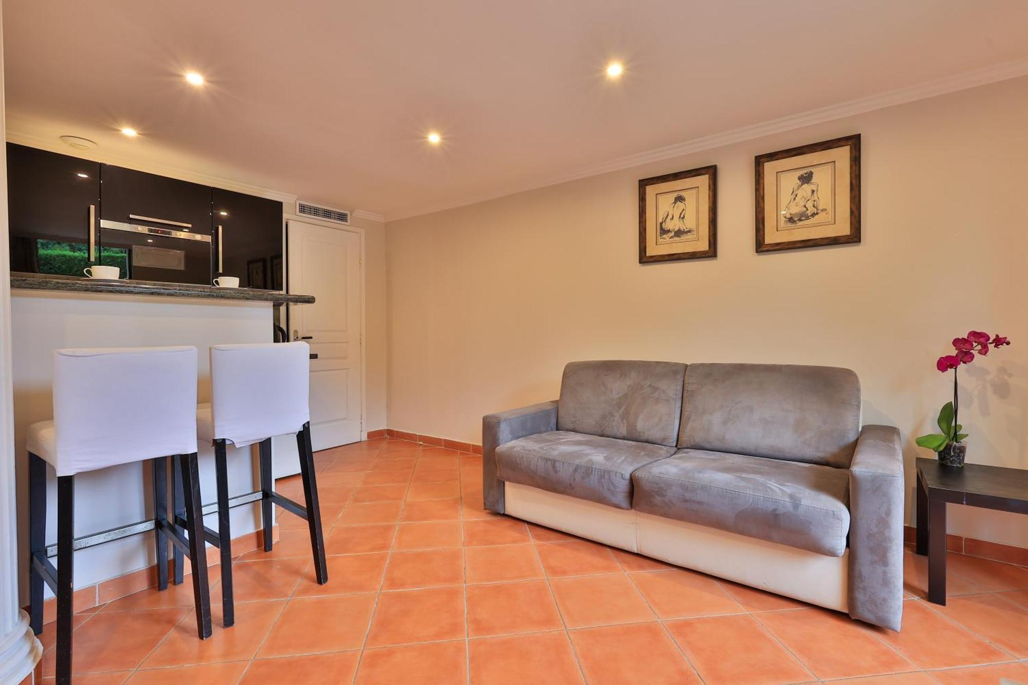 Emeraude Residence Hoteliere ฌวง-เลส์-แป็งส์ ภายนอก รูปภาพ