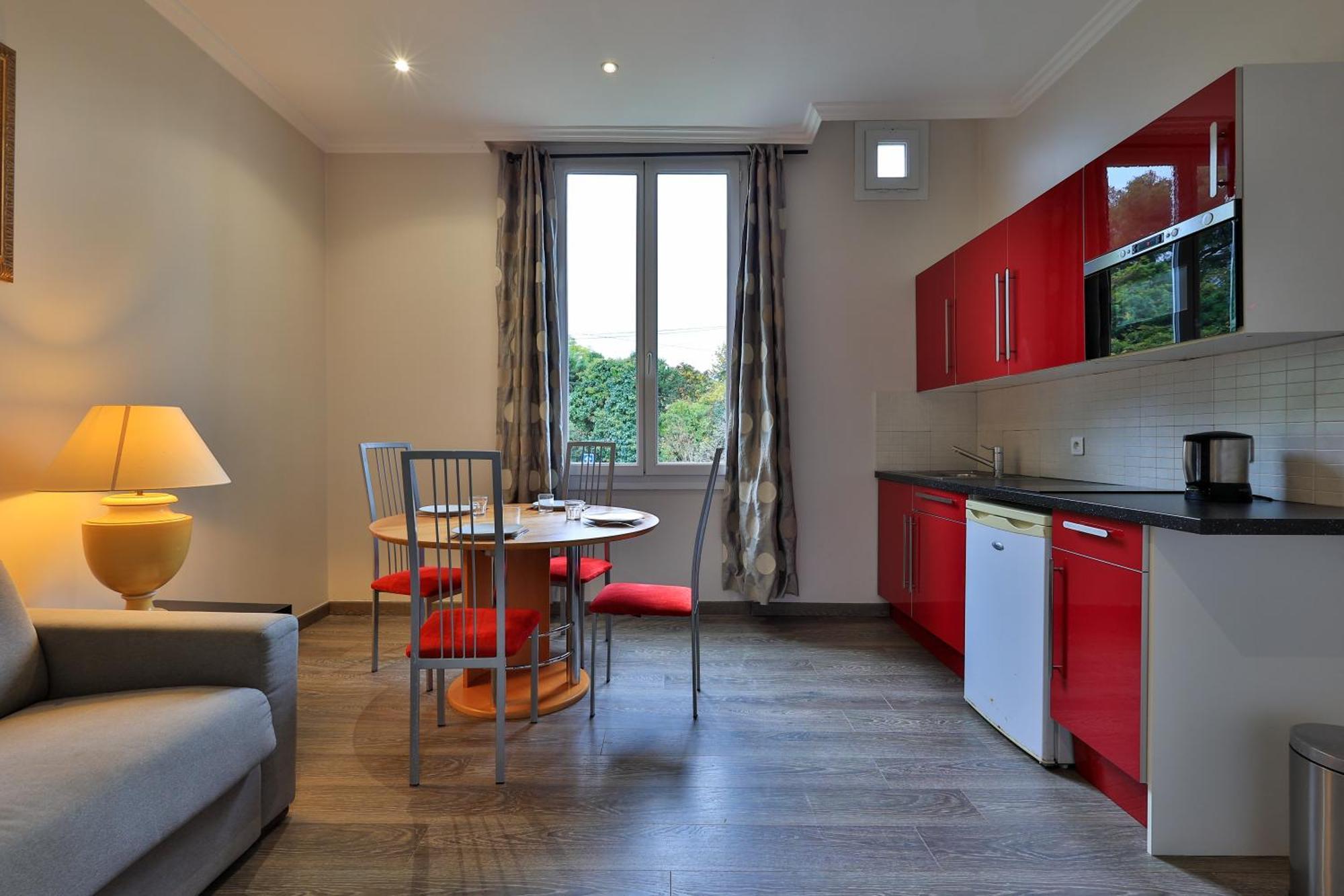 Emeraude Residence Hoteliere ฌวง-เลส์-แป็งส์ ภายนอก รูปภาพ