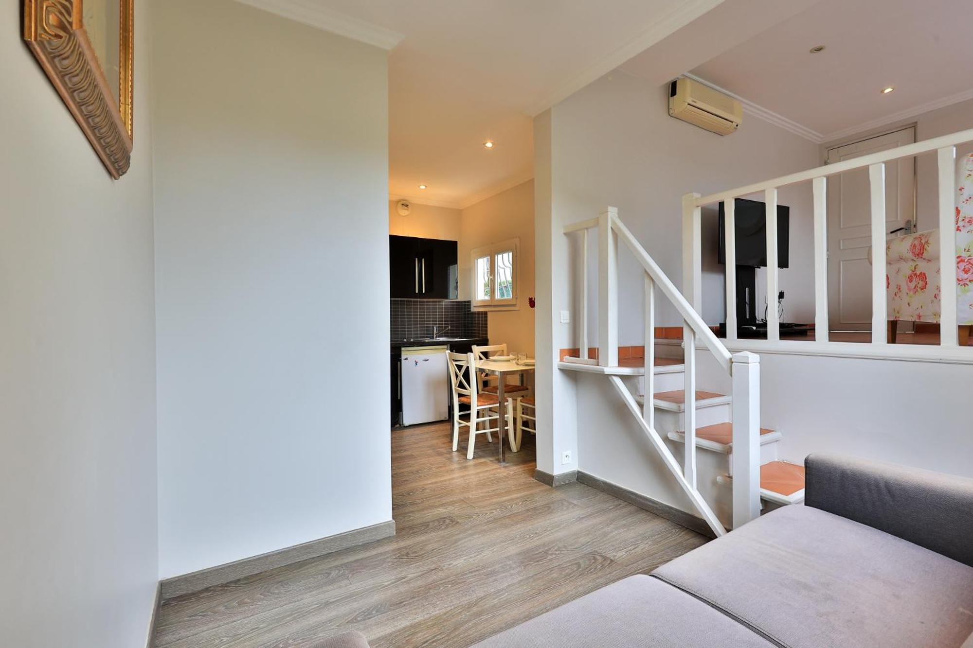 Emeraude Residence Hoteliere ฌวง-เลส์-แป็งส์ ภายนอก รูปภาพ