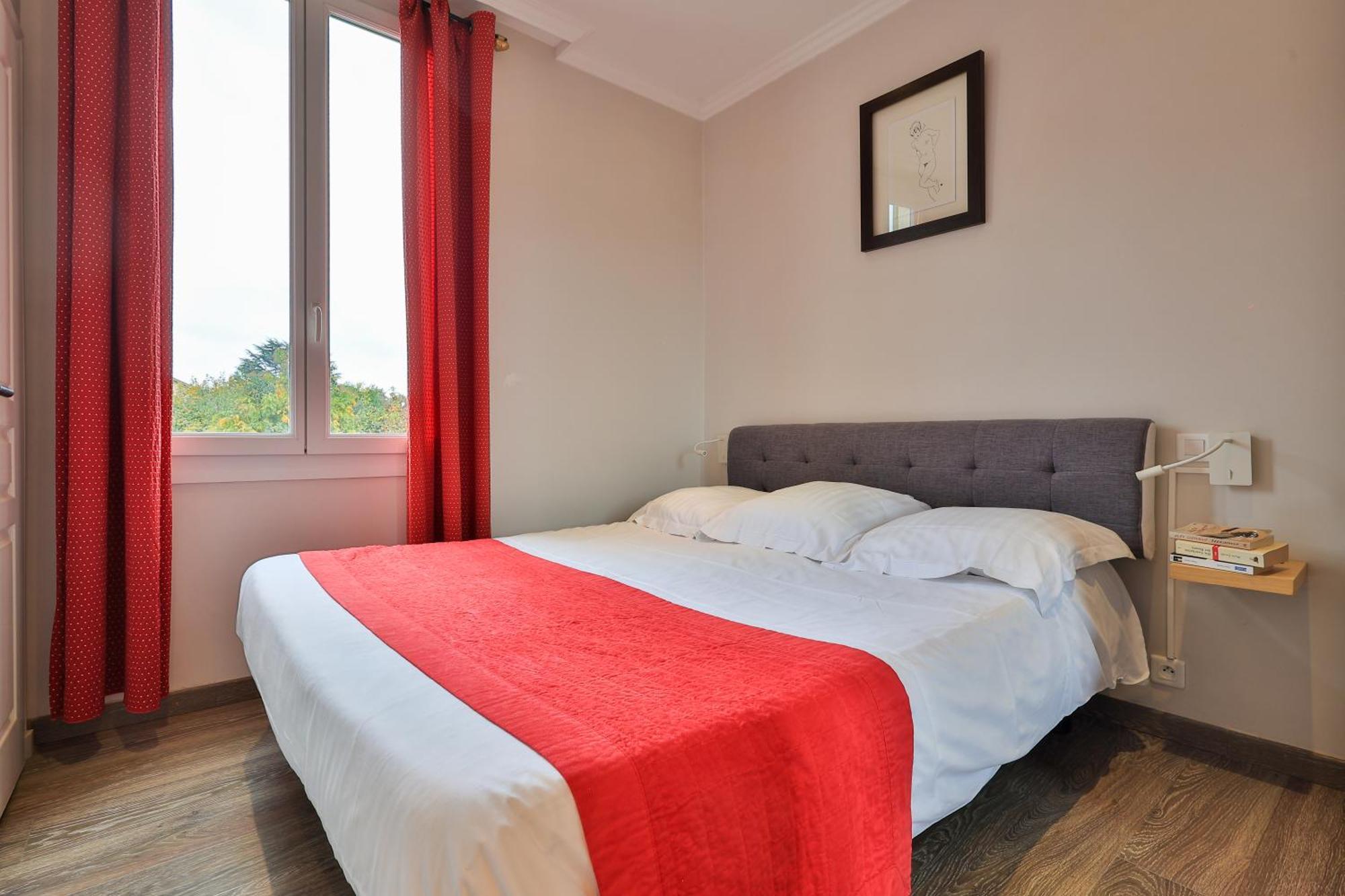 Emeraude Residence Hoteliere ฌวง-เลส์-แป็งส์ ภายนอก รูปภาพ
