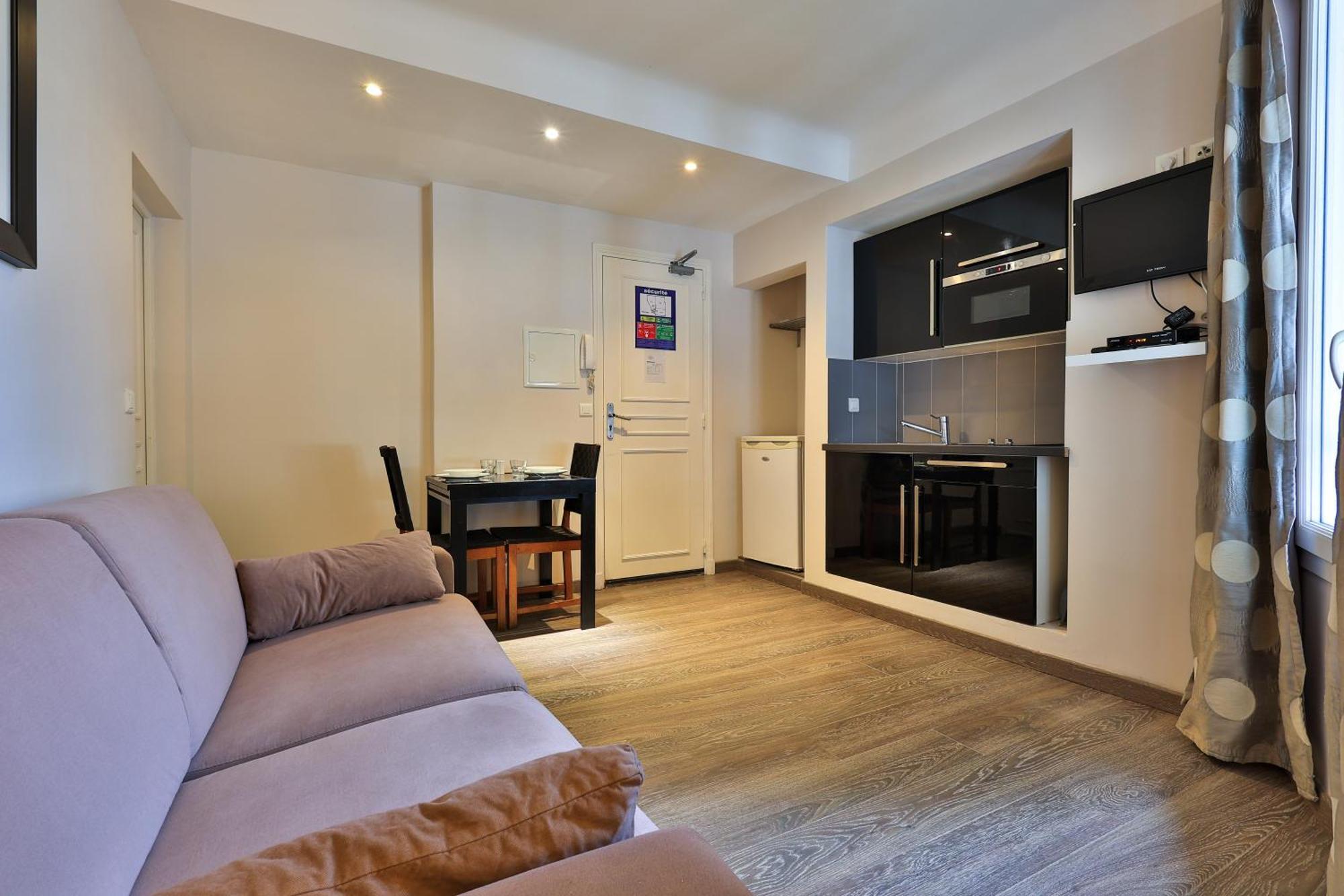 Emeraude Residence Hoteliere ฌวง-เลส์-แป็งส์ ภายนอก รูปภาพ