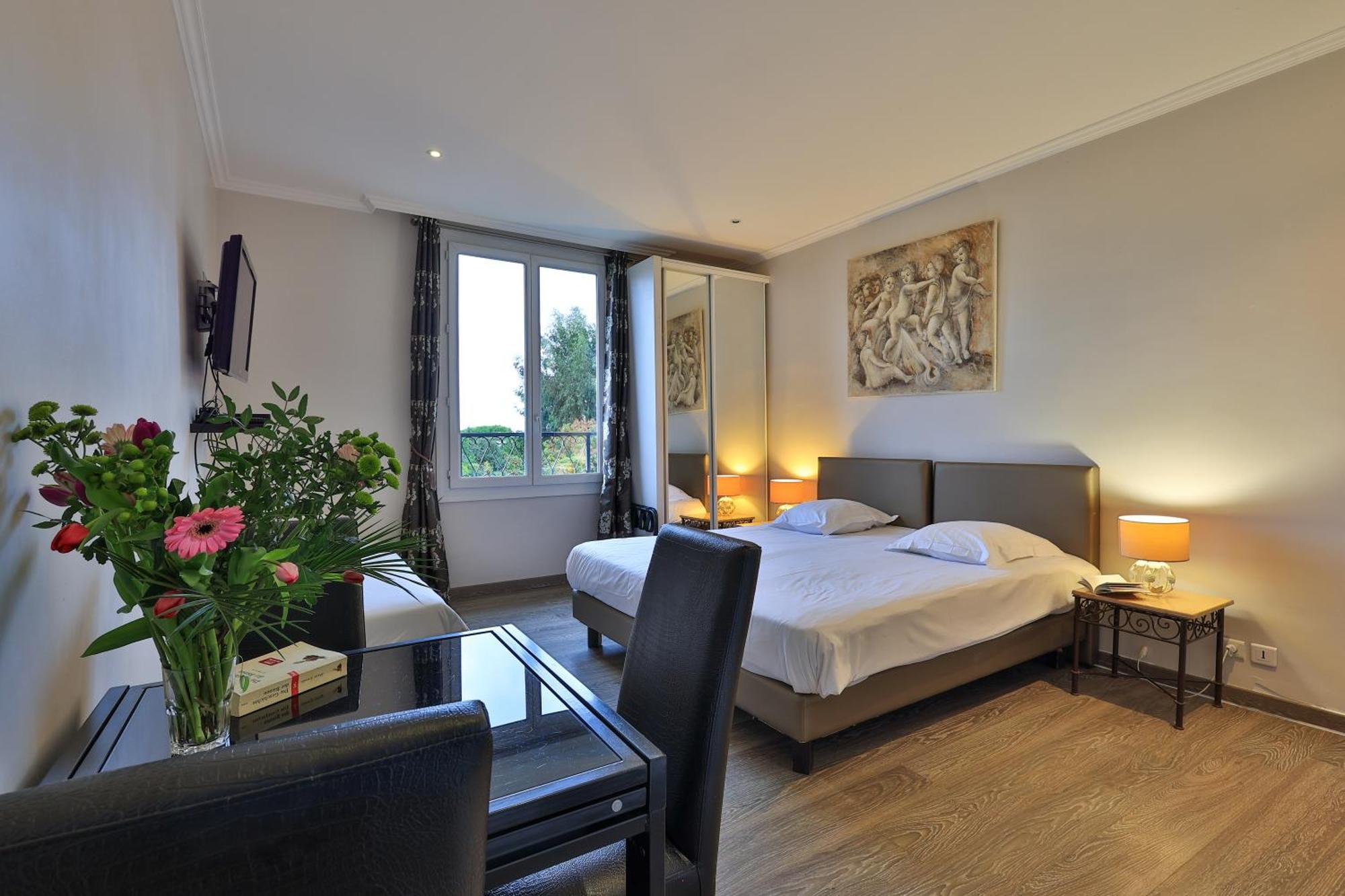 Emeraude Residence Hoteliere ฌวง-เลส์-แป็งส์ ภายนอก รูปภาพ