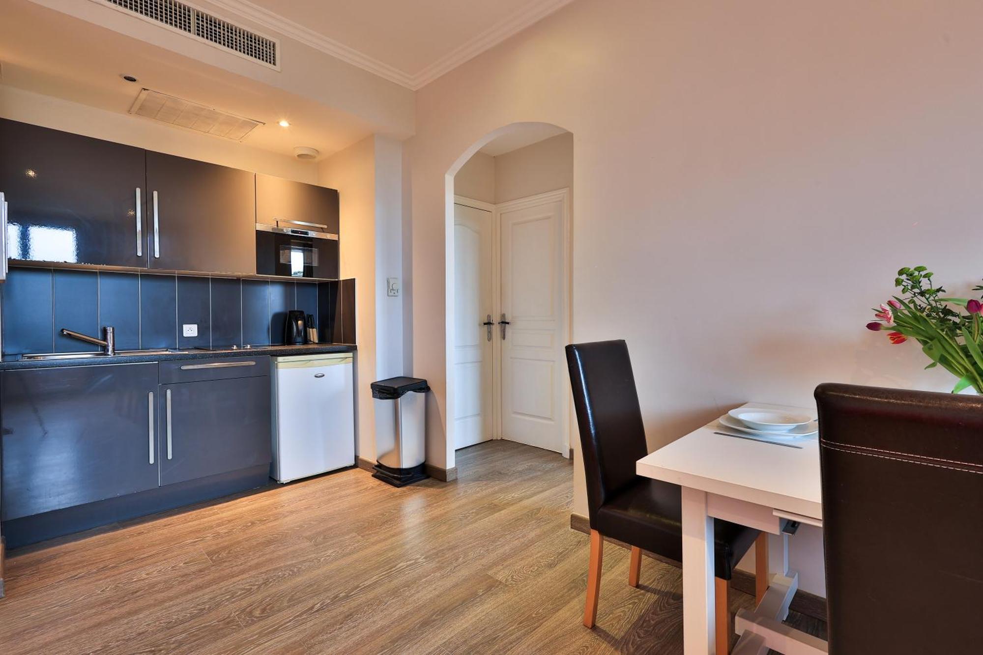 Emeraude Residence Hoteliere ฌวง-เลส์-แป็งส์ ภายนอก รูปภาพ