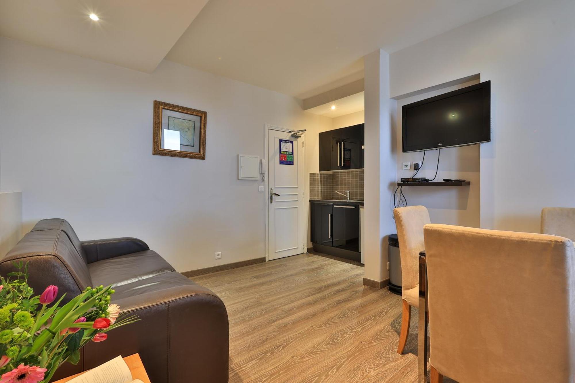 Emeraude Residence Hoteliere ฌวง-เลส์-แป็งส์ ภายนอก รูปภาพ