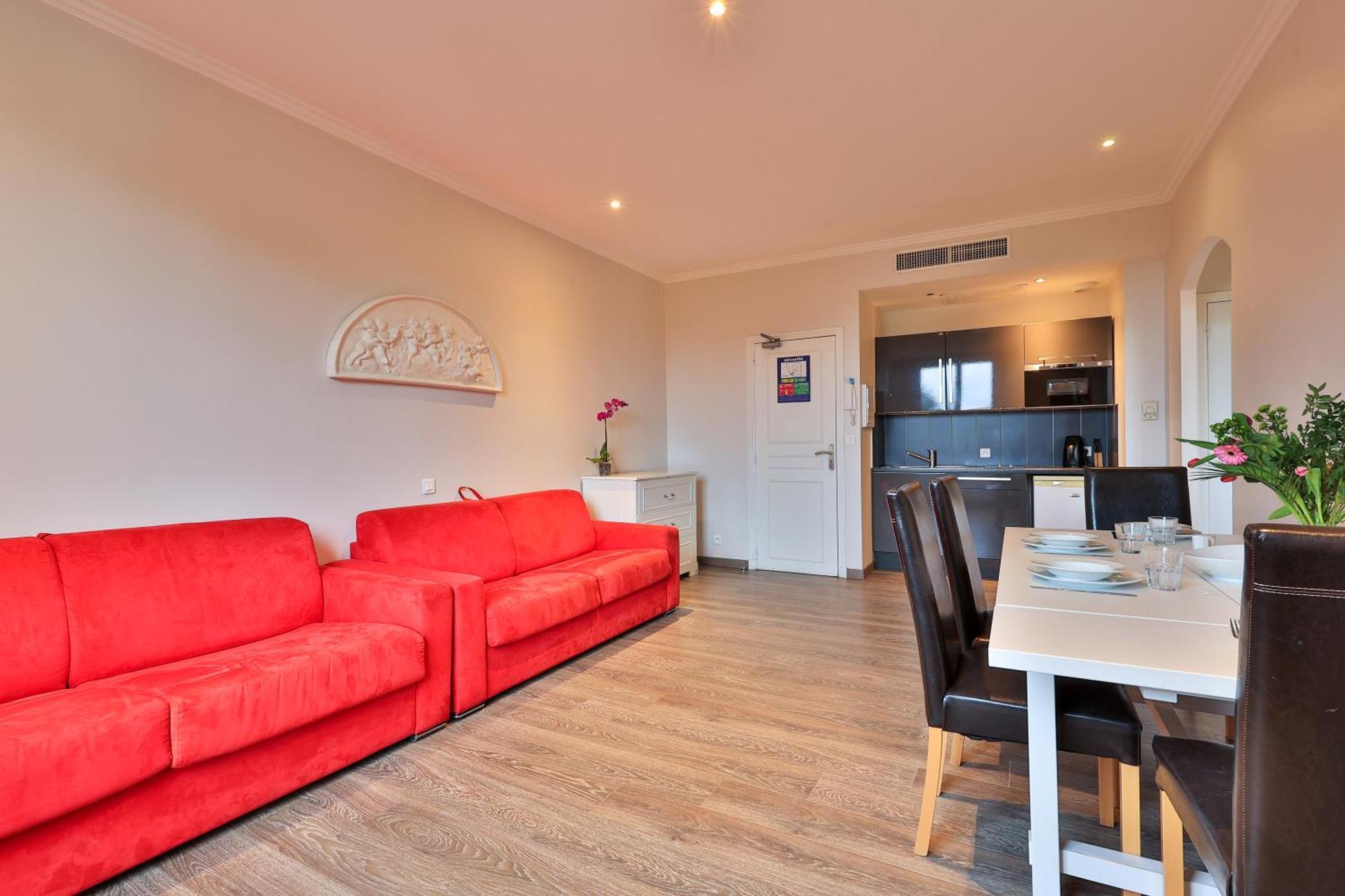 Emeraude Residence Hoteliere ฌวง-เลส์-แป็งส์ ภายนอก รูปภาพ
