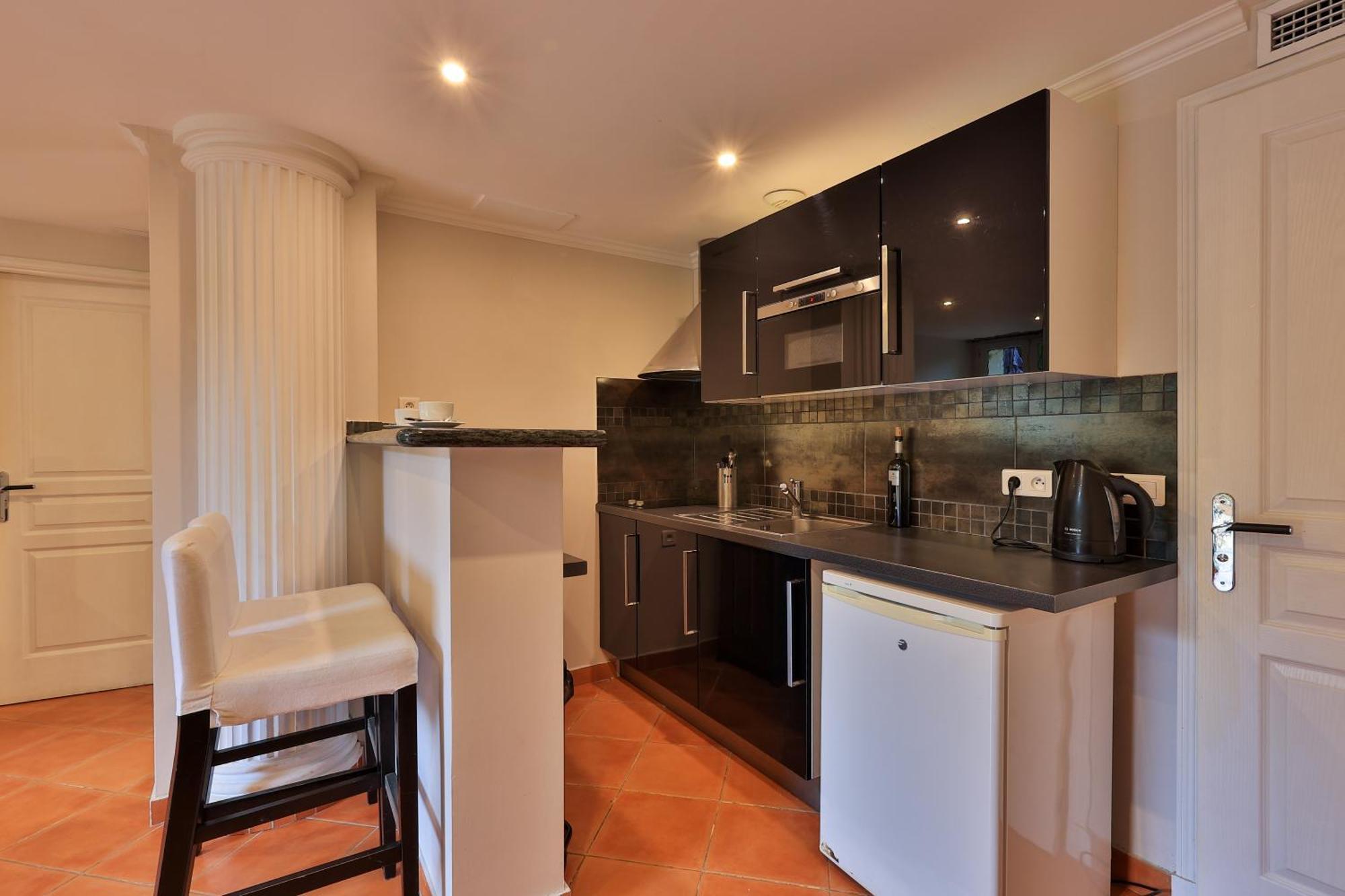 Emeraude Residence Hoteliere ฌวง-เลส์-แป็งส์ ภายนอก รูปภาพ
