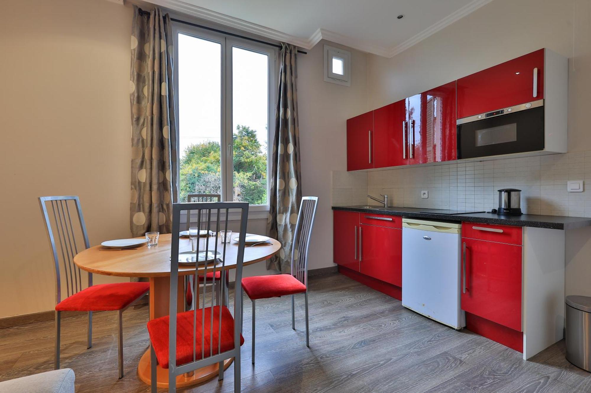 Emeraude Residence Hoteliere ฌวง-เลส์-แป็งส์ ภายนอก รูปภาพ