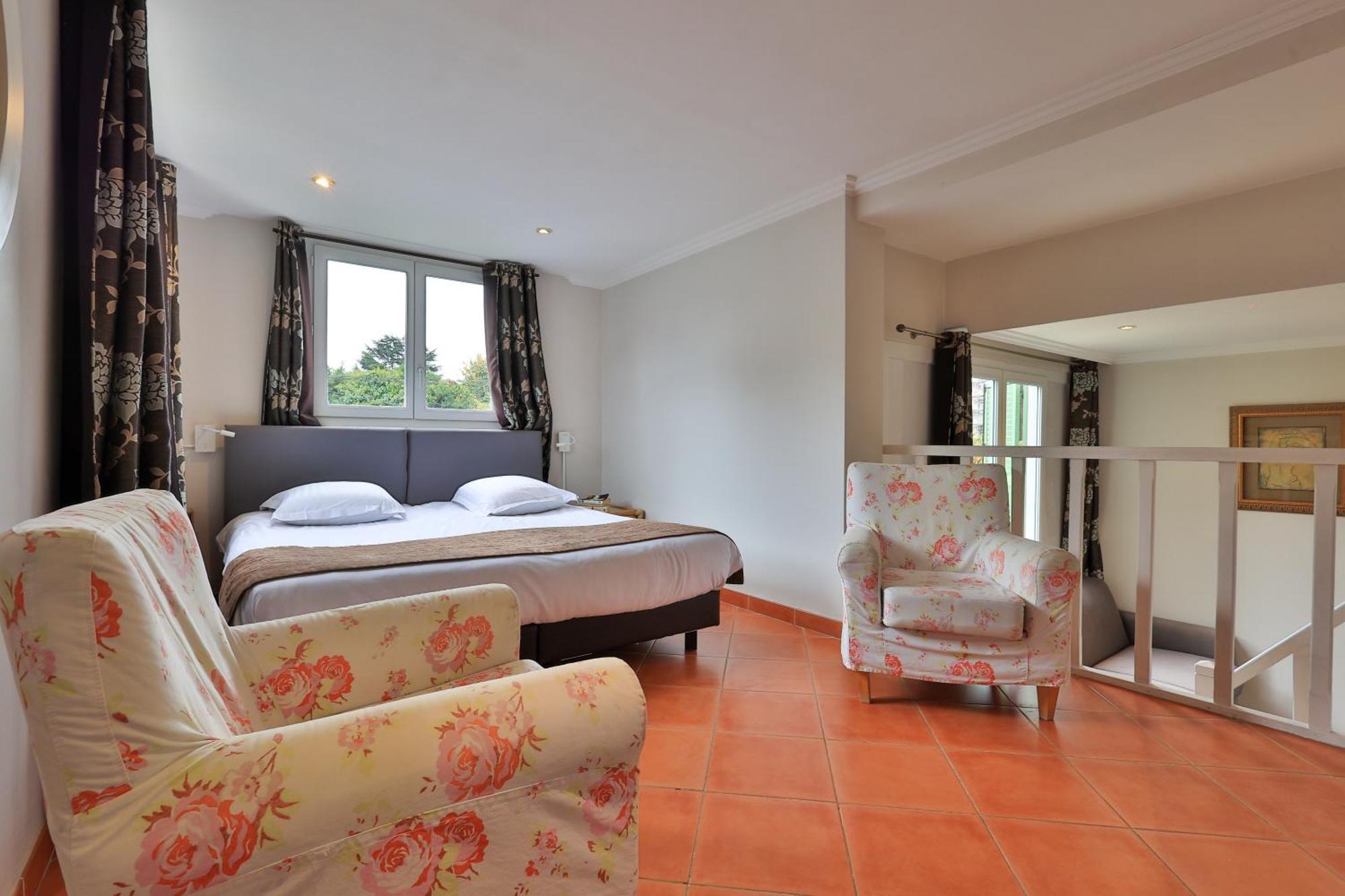 Emeraude Residence Hoteliere ฌวง-เลส์-แป็งส์ ภายนอก รูปภาพ
