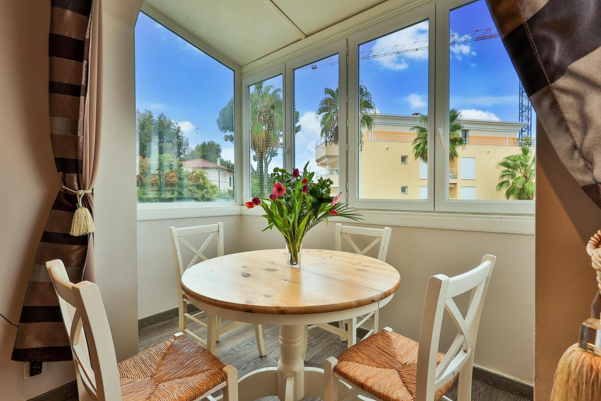 Emeraude Residence Hoteliere ฌวง-เลส์-แป็งส์ ภายนอก รูปภาพ