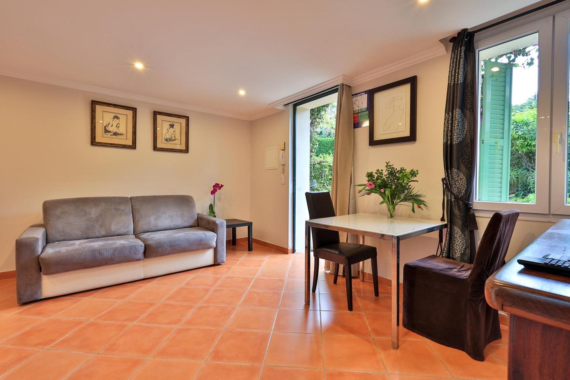 Emeraude Residence Hoteliere ฌวง-เลส์-แป็งส์ ภายนอก รูปภาพ