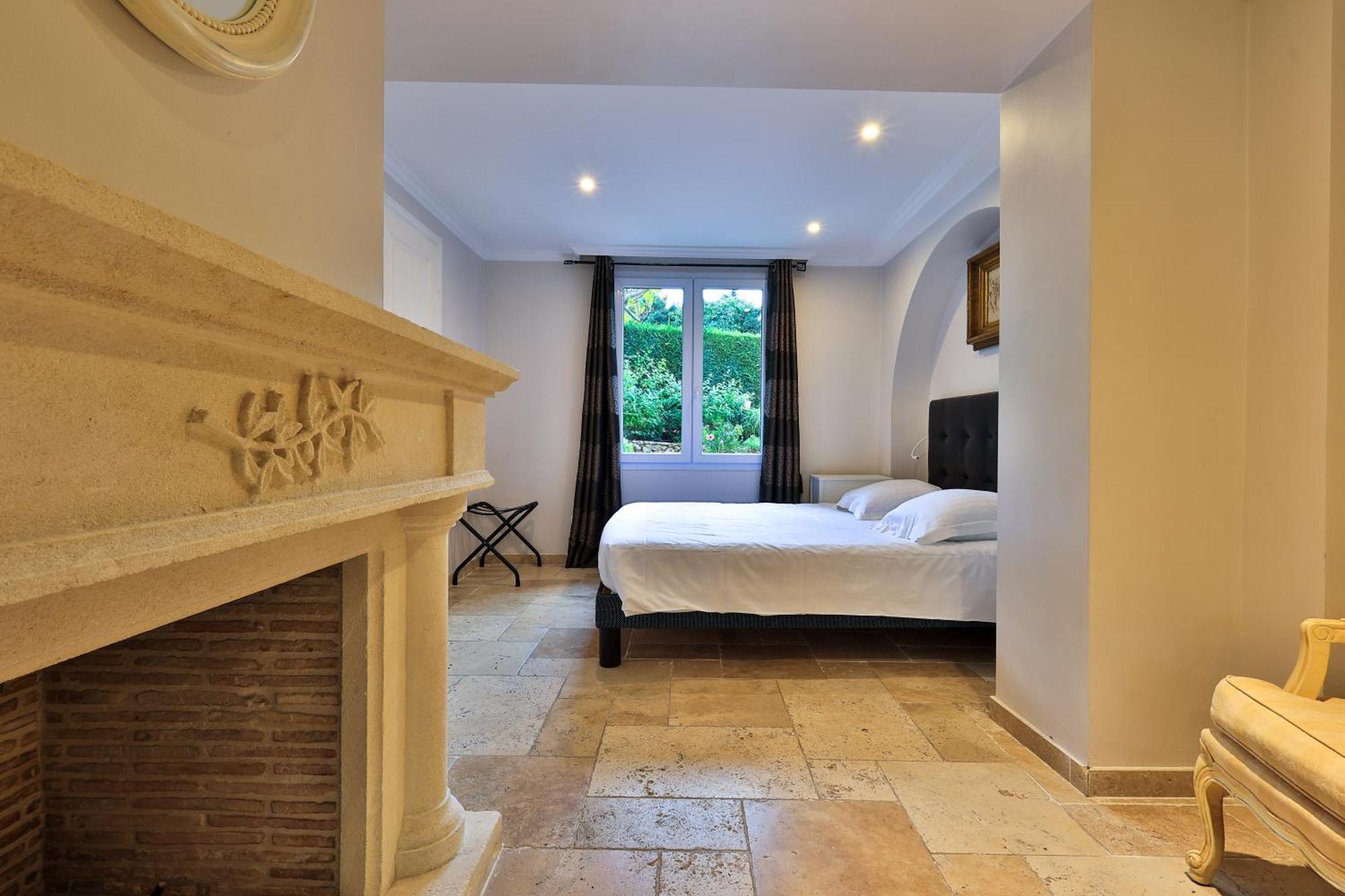Emeraude Residence Hoteliere ฌวง-เลส์-แป็งส์ ภายนอก รูปภาพ